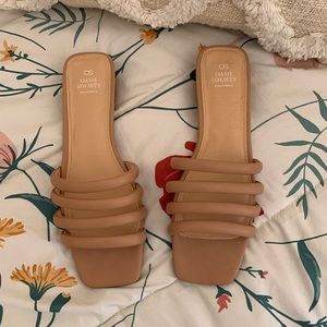 Like new condition!!!! Square toe sandals oasis society CA